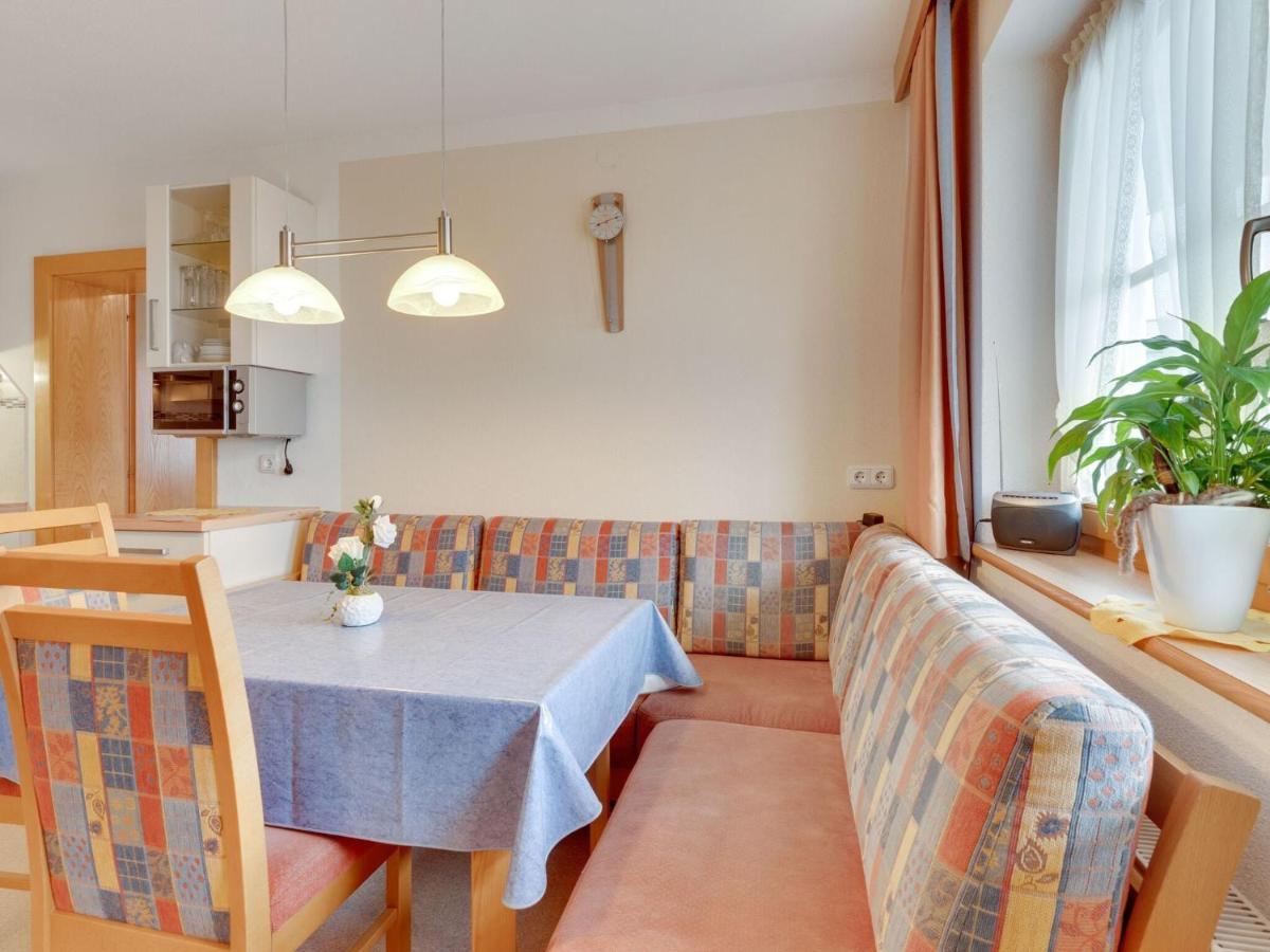 Quaint Apartment In Hainzenberg Near Horbergbahn Exterior photo