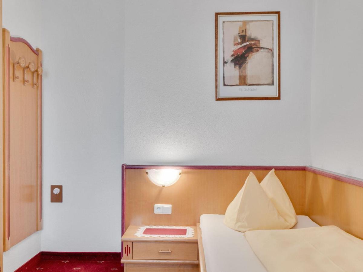 Quaint Apartment In Hainzenberg Near Horbergbahn Exterior photo
