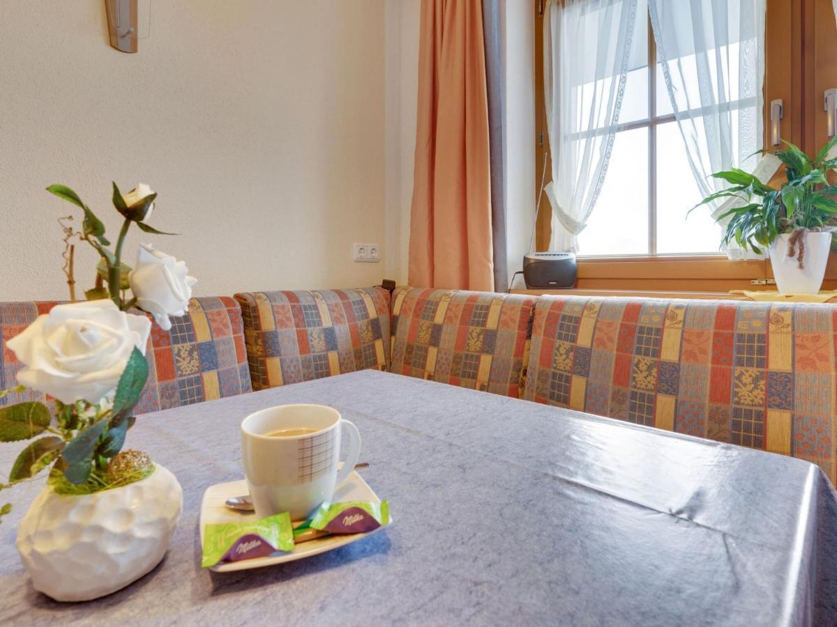 Quaint Apartment In Hainzenberg Near Horbergbahn Exterior photo