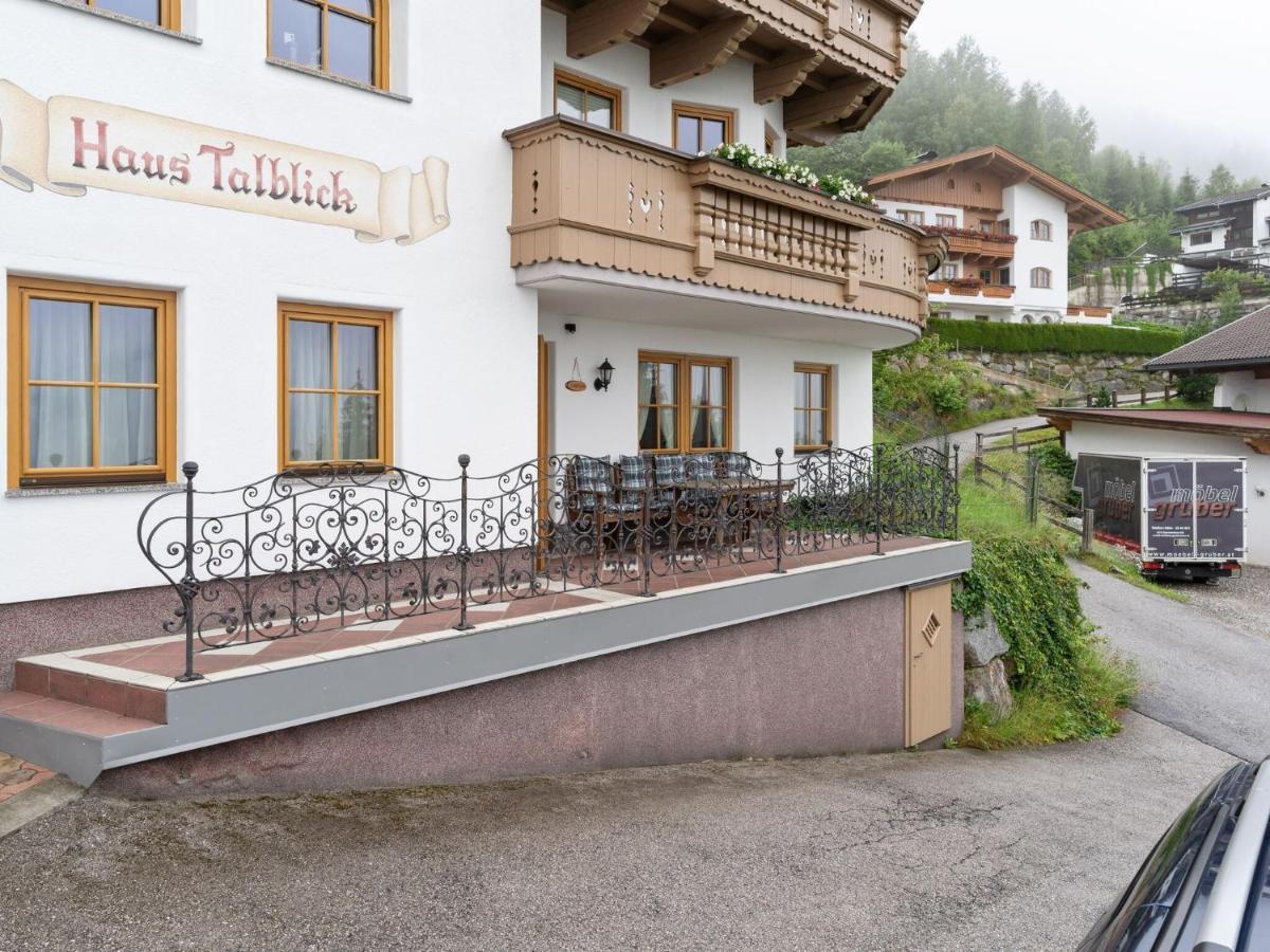 Quaint Apartment In Hainzenberg Near Horbergbahn Exterior photo